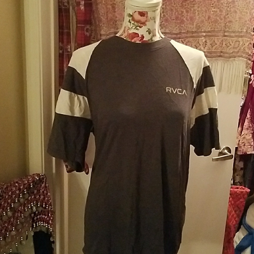 Striped sleeved RVCA tshirt